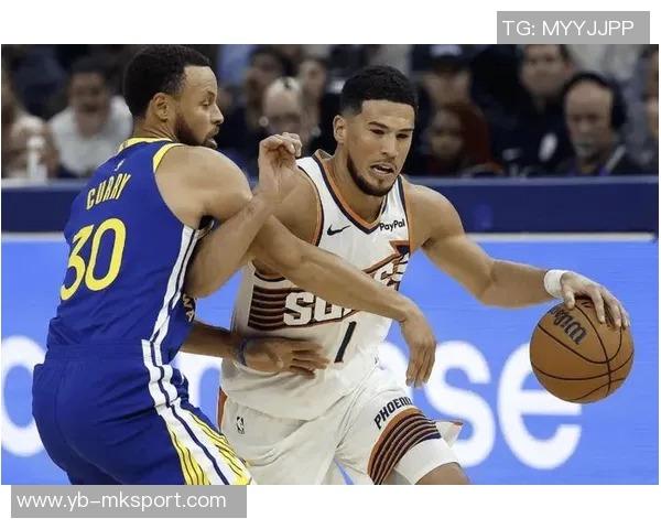 布克称赞马威为防守核心称其场上沟通与快速奔跑至关重要