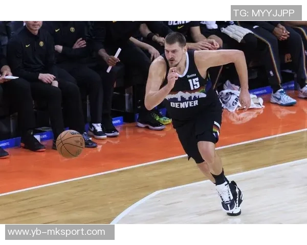 约基奇高效表现再接近三双全场16投11中贡献28分9篮板11助攻